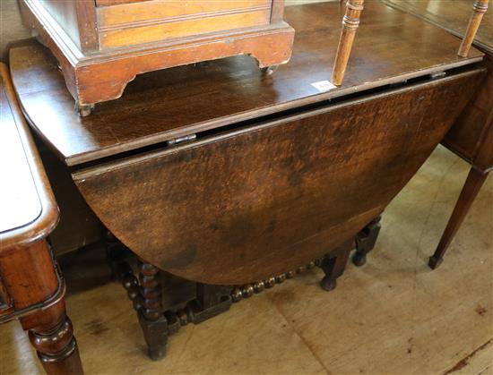 An early 18th century oak gateleg table,(-)